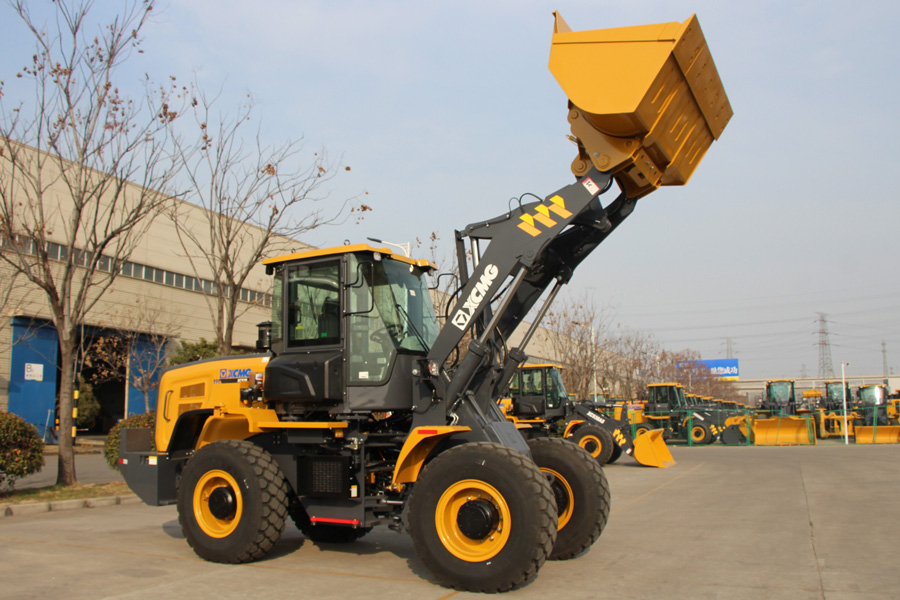 XC938-Wheel-Loader-BucketRaised