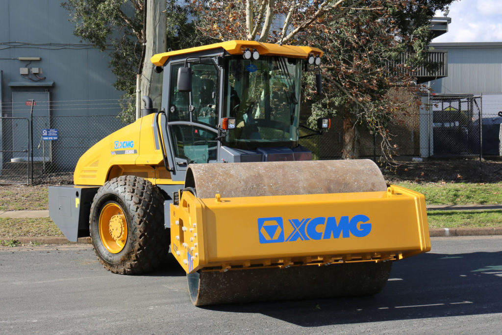 XCMG-XS205S-Roller-20T-SmoothDrum-1