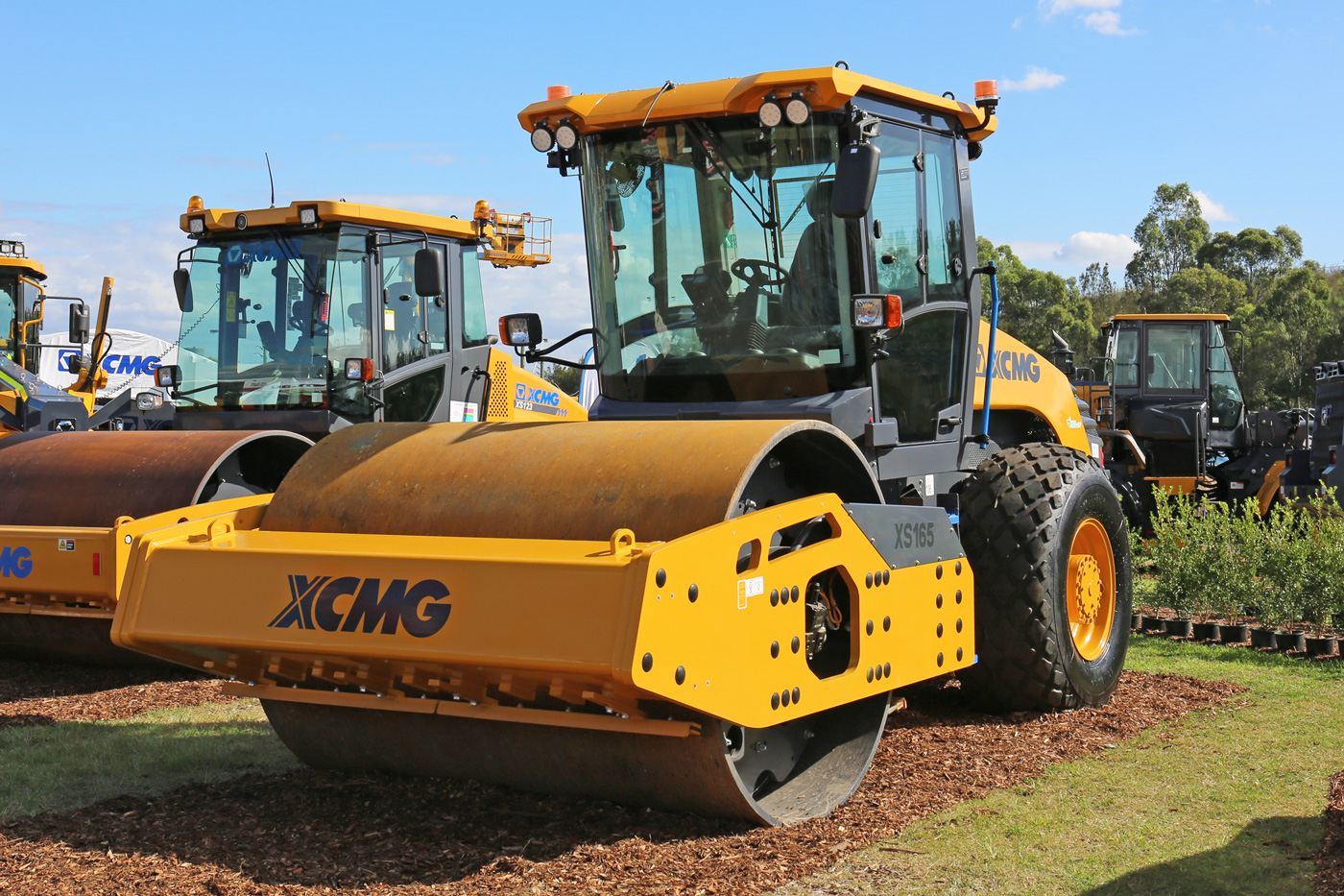 XCMG-XS165-Smooth-Drum-Roller-1-Web